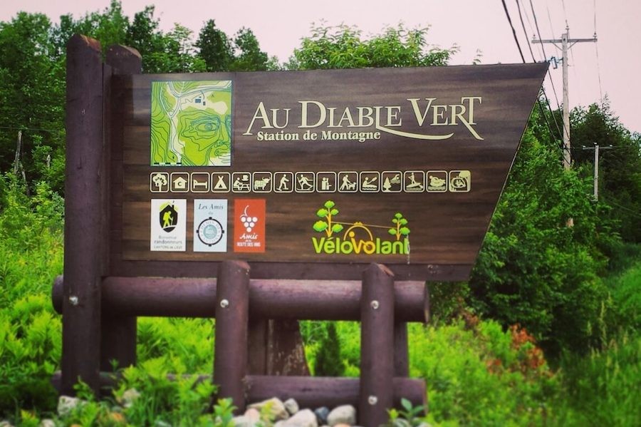 Au Diable welcome sign