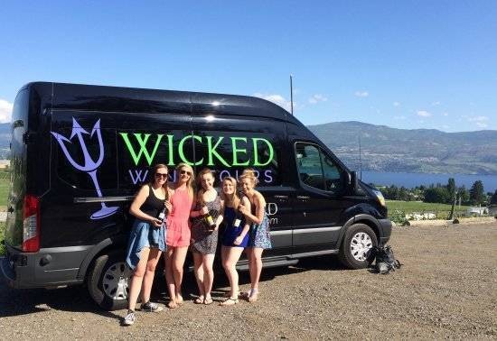 Group of girls standing outside of Wicked Wine Tours van